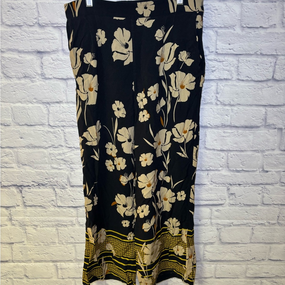 SOFT SURROUNDINGS Pull-on Black Floral Cropped Pants Womens Large 27” Inseam